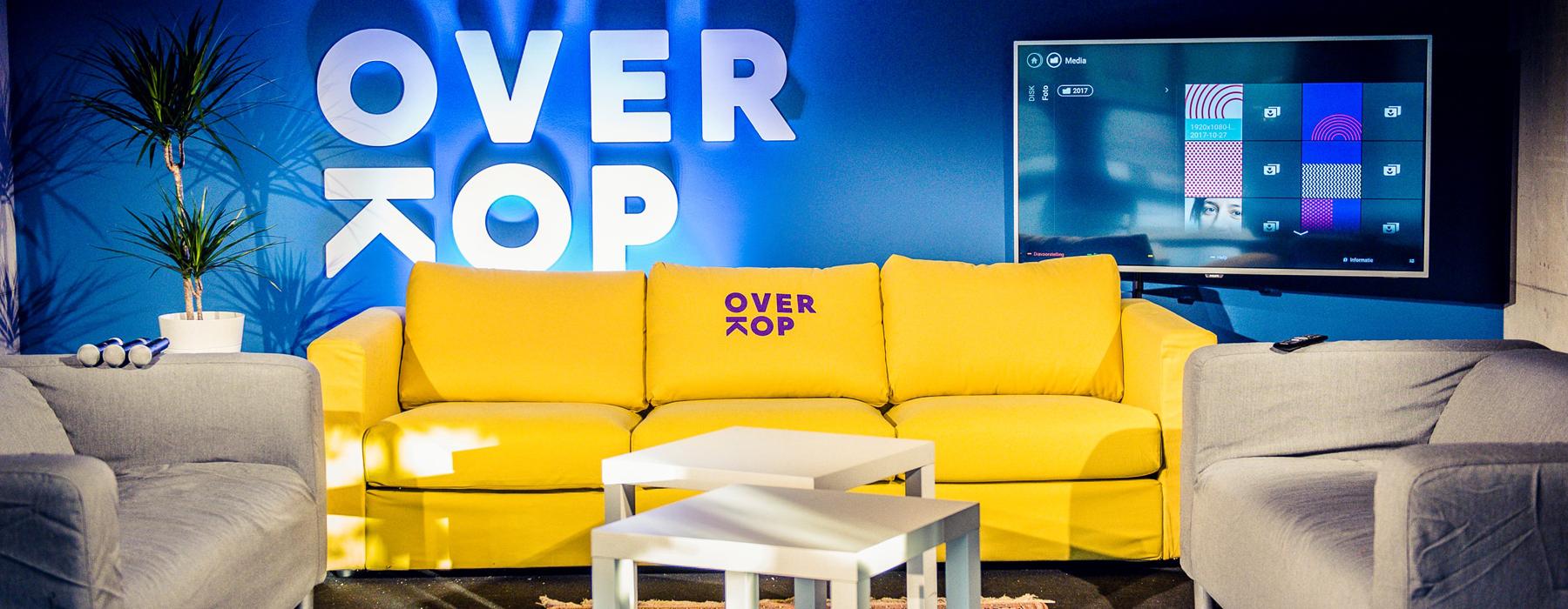 De gele OverKop zetel in een OverKop-huis
